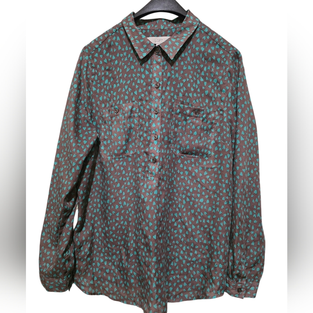 Loft Khaki Green With Teal Heart Print Partial Button Front Pickets Blouse Sz L